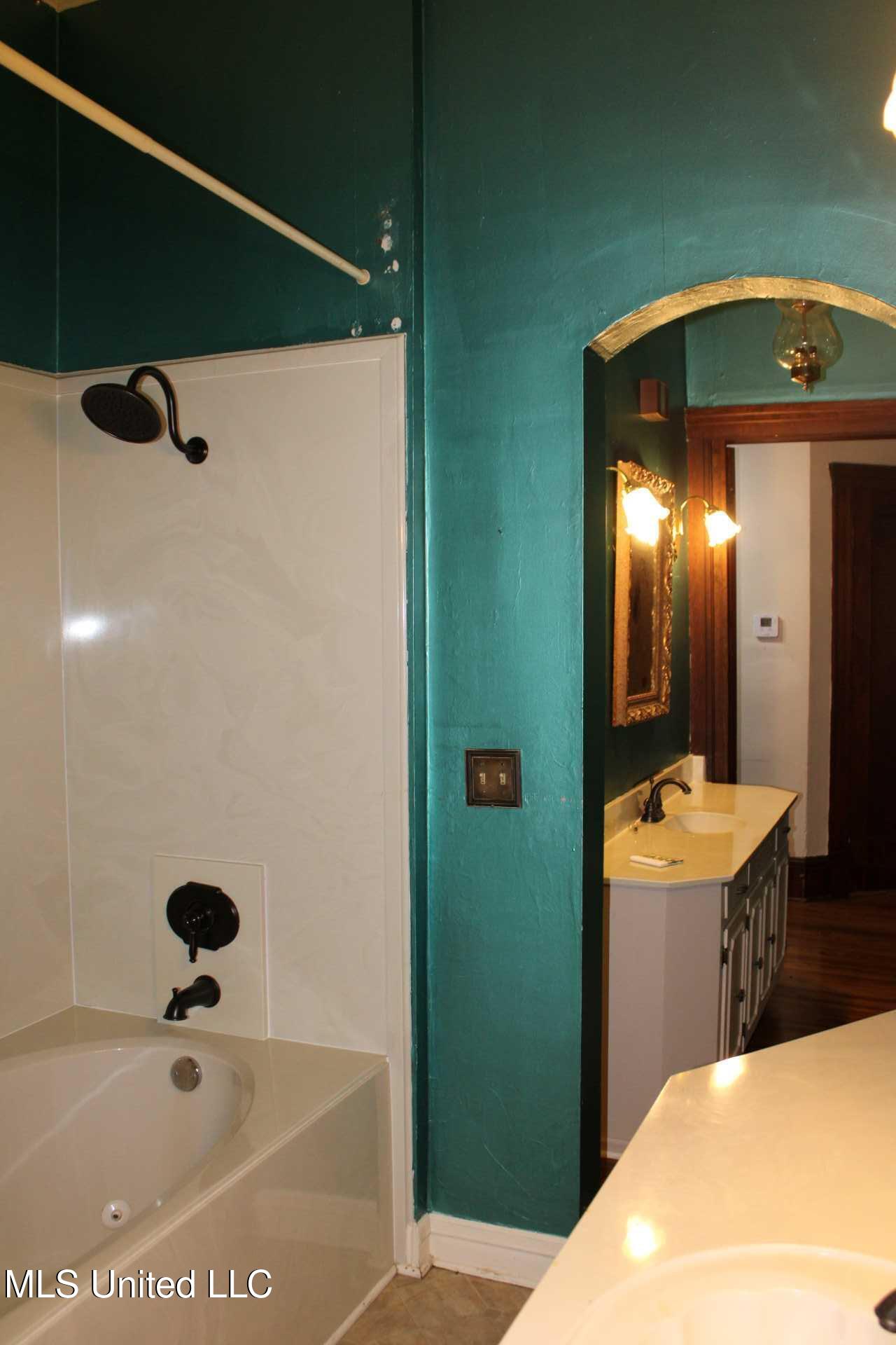 245 E College Avenue Property Photo 9