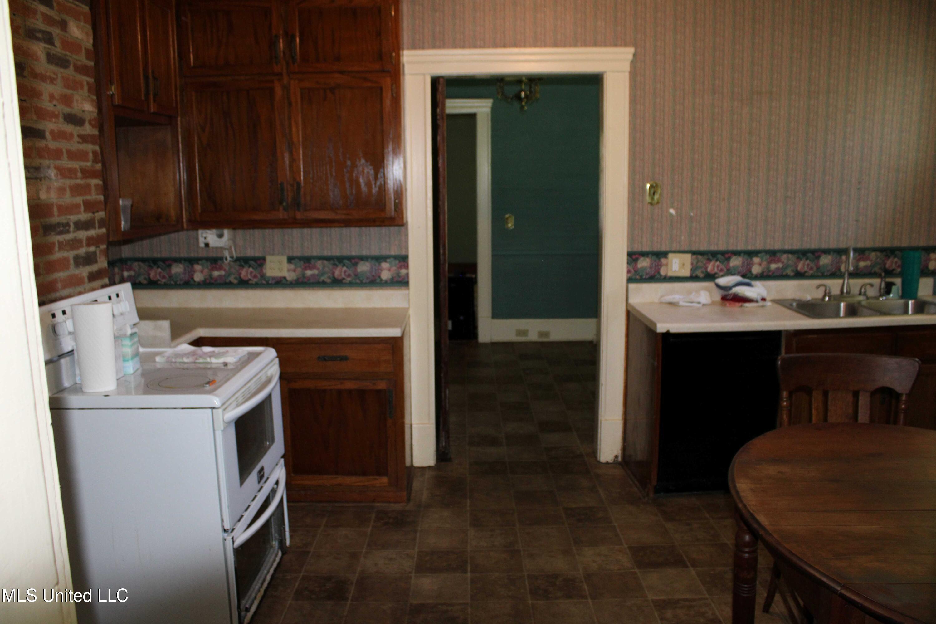 245 E College Avenue Property Photo 13