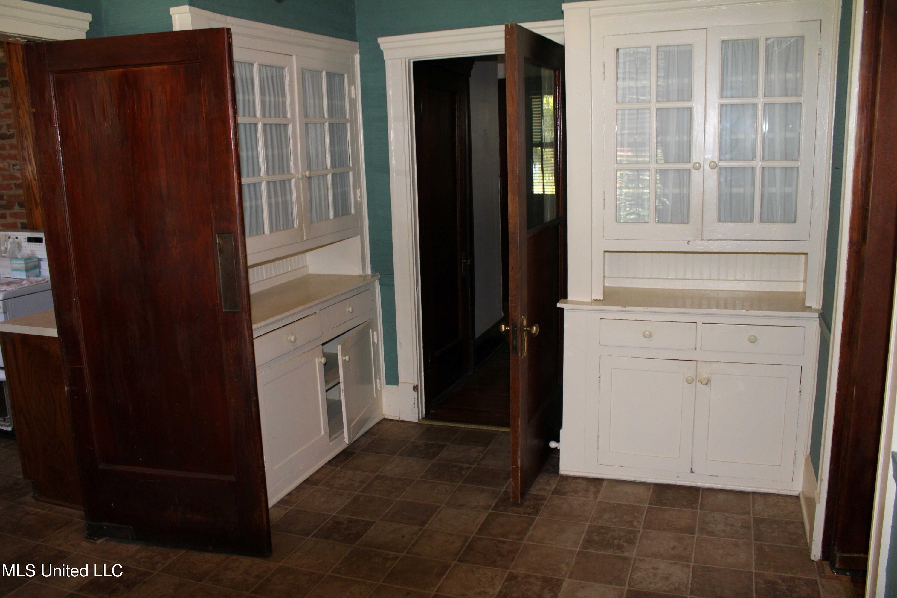 245 E College Avenue Property Photo 14