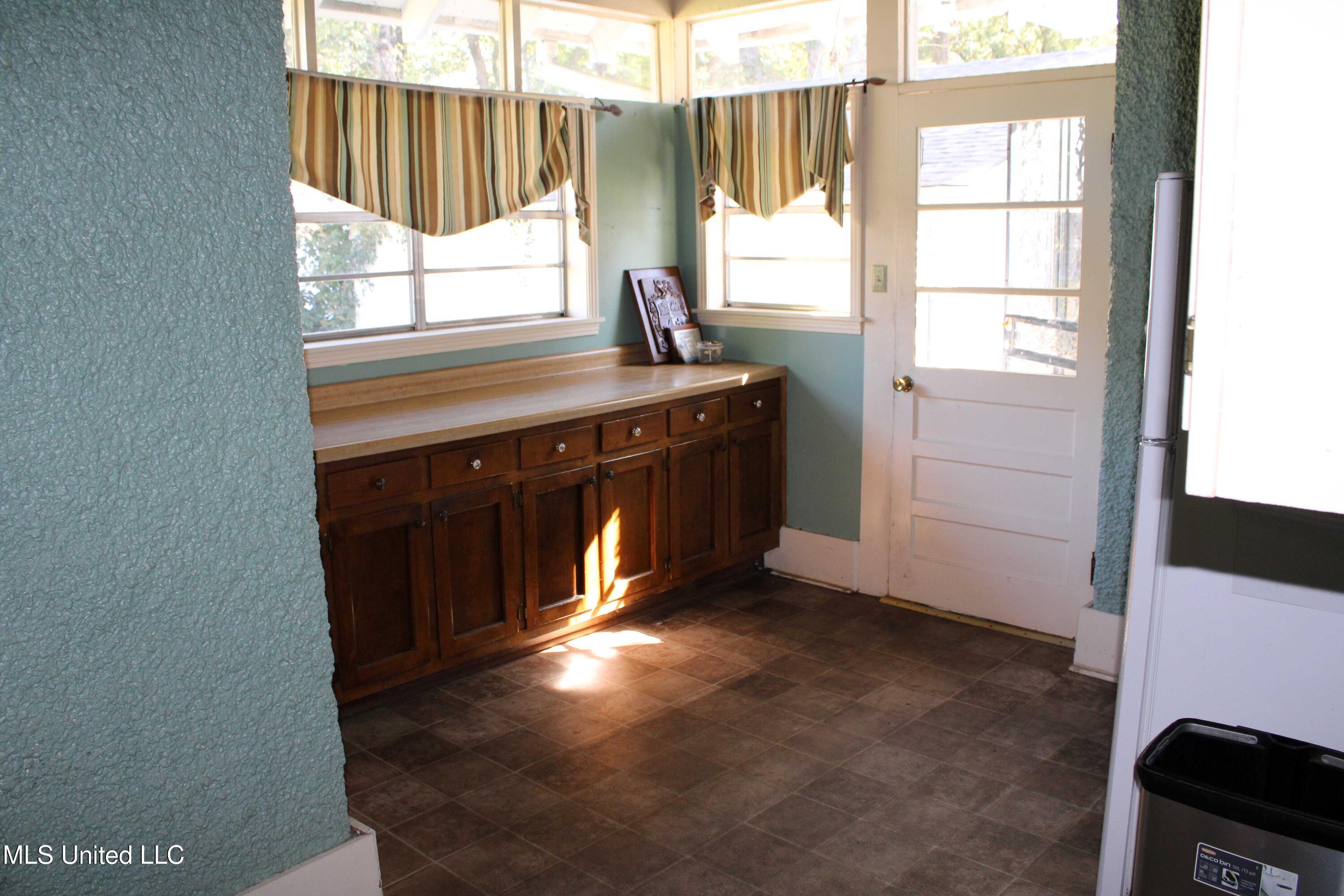 245 E College Avenue Property Photo 15