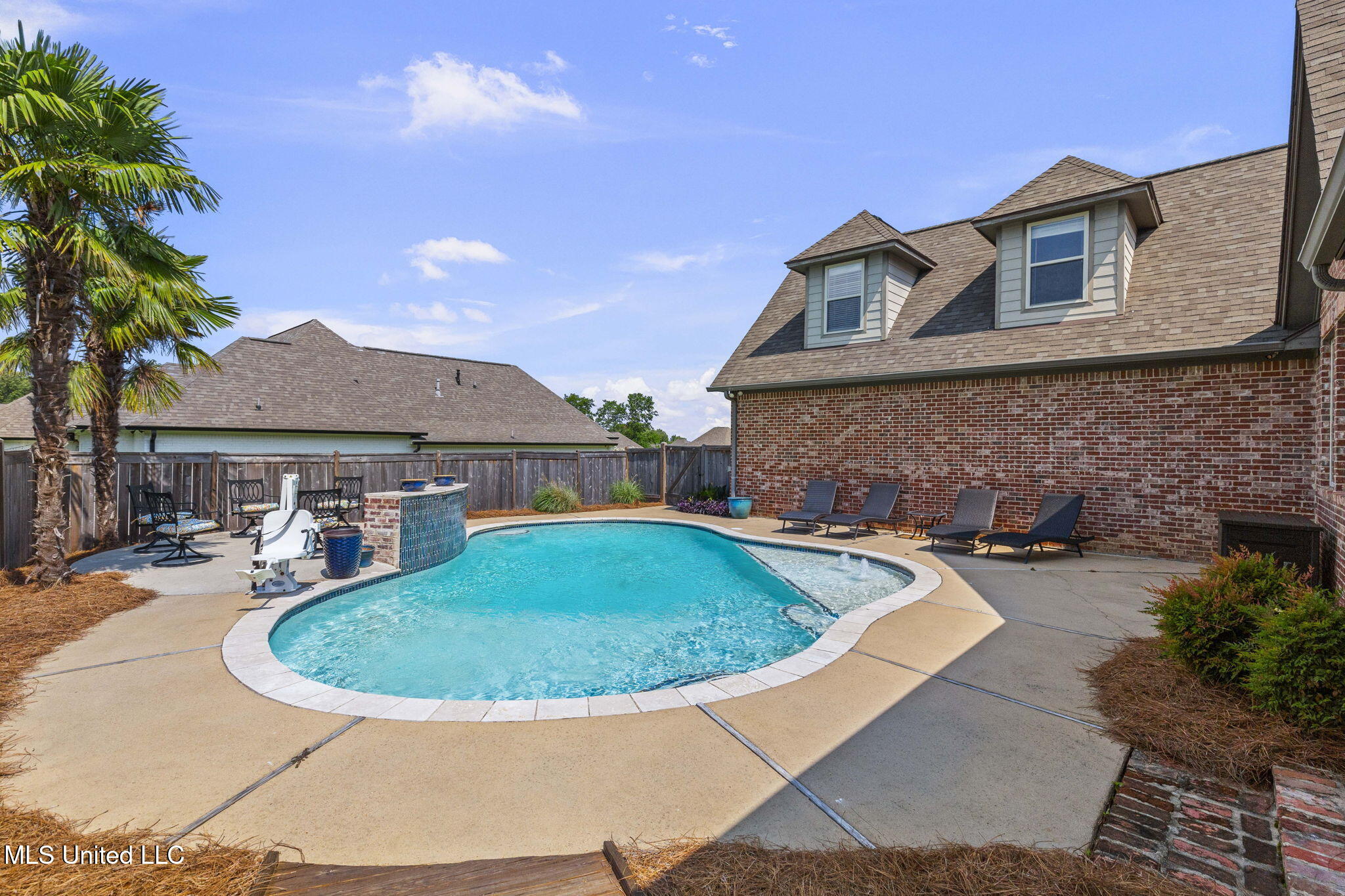 415 Deer Hollow Property Photo 2