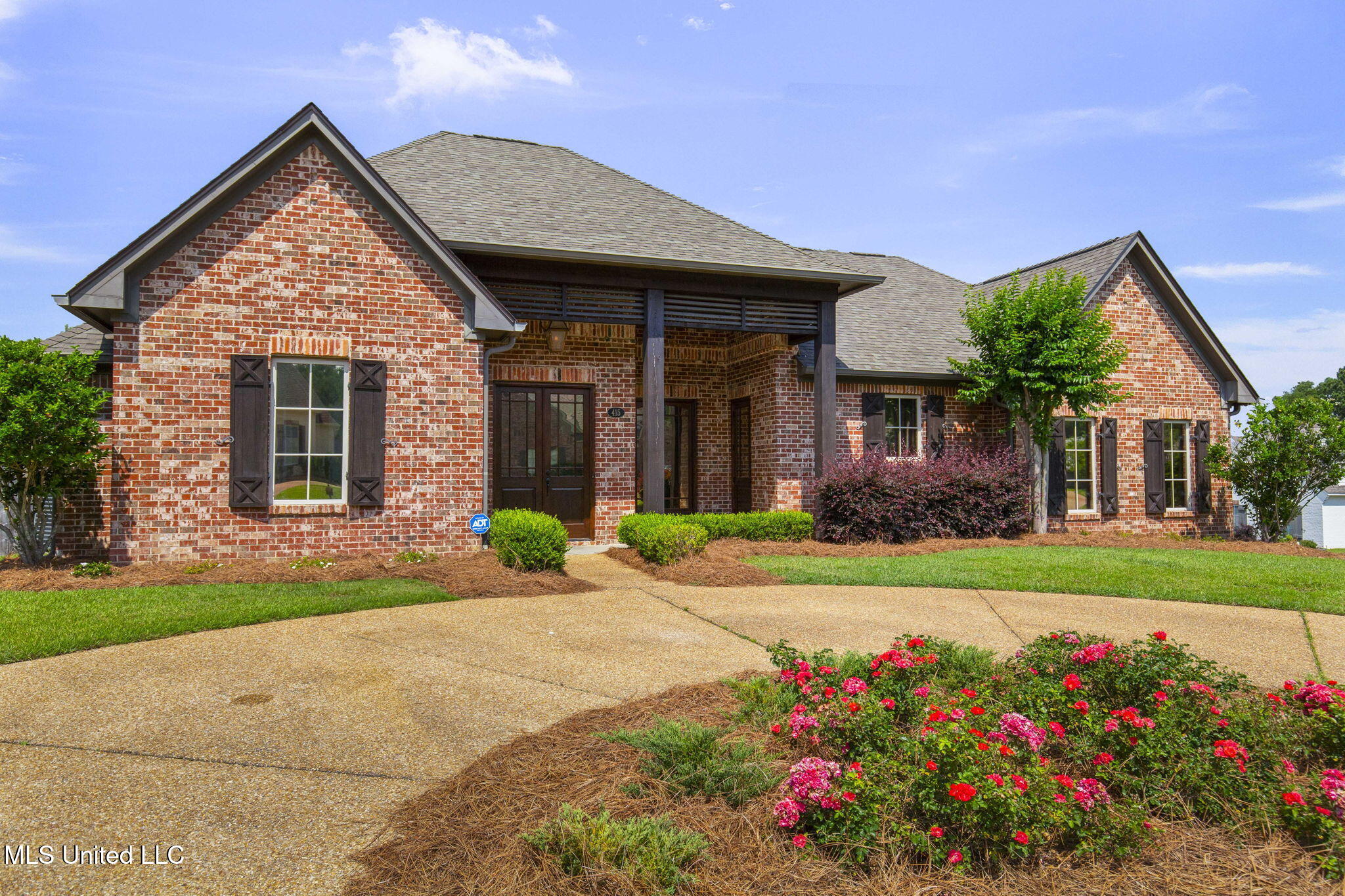 415 Deer Hollow Property Photo 3