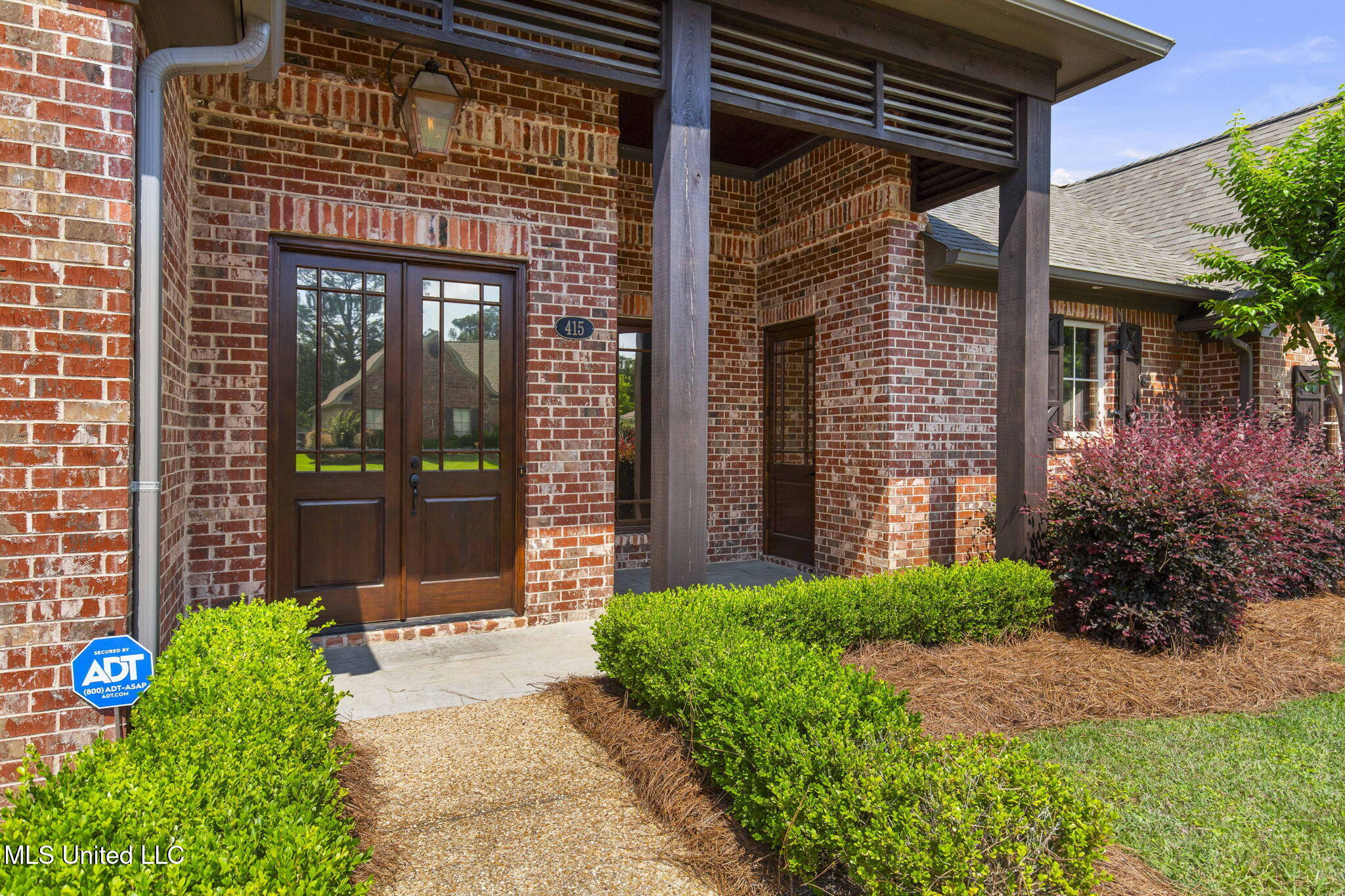 415 Deer Hollow Property Photo 4