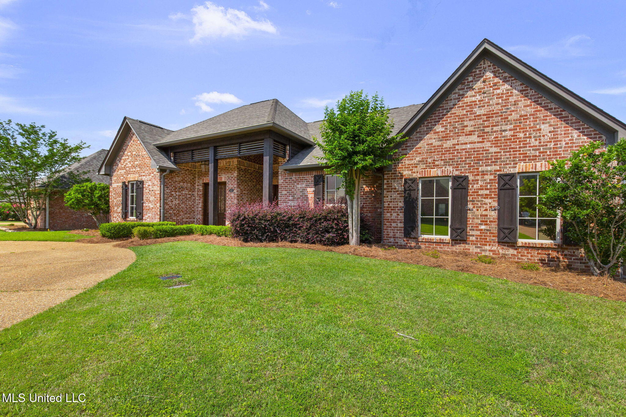 415 Deer Hollow Property Photo 5