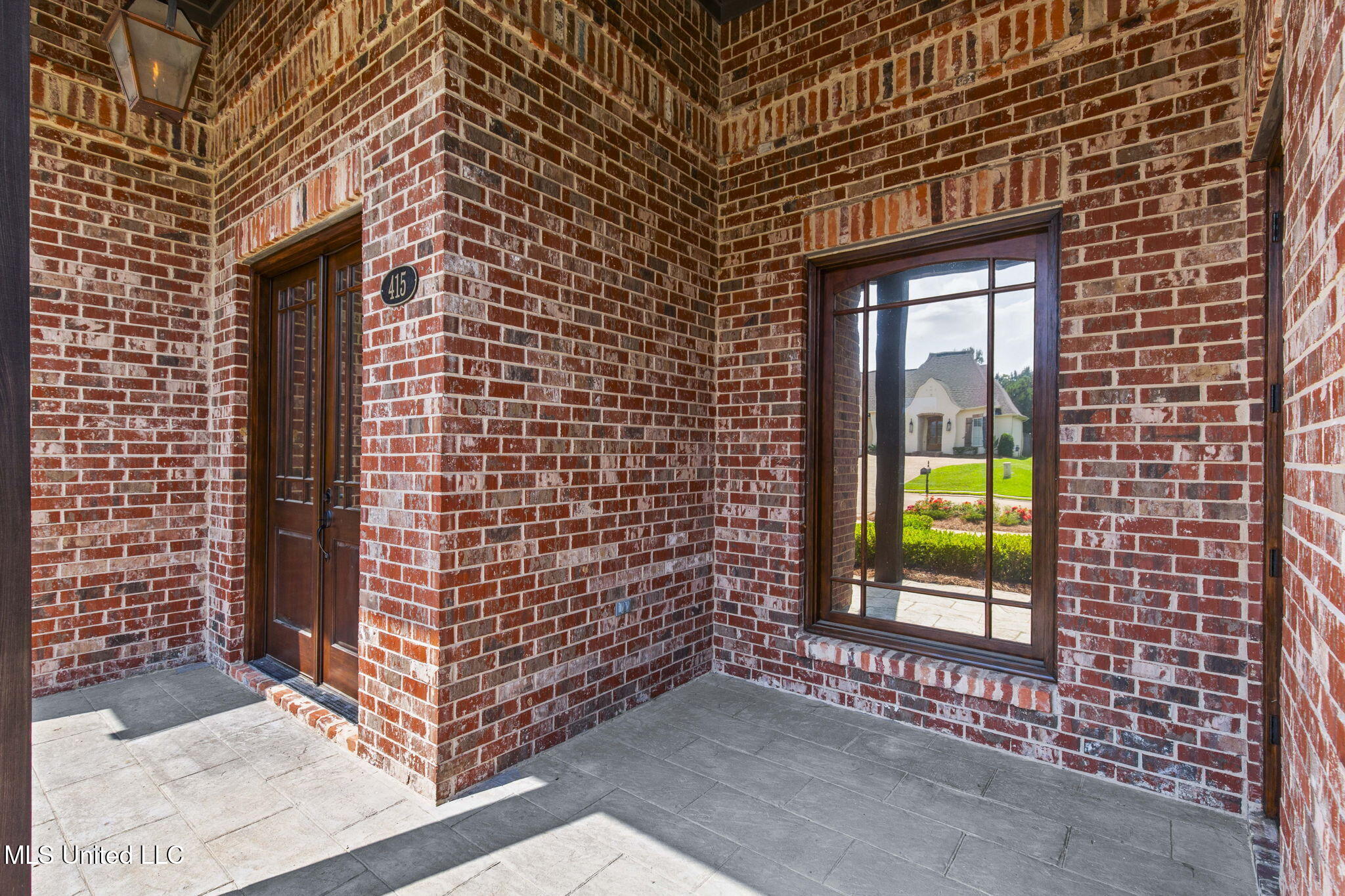 415 Deer Hollow Property Photo 6