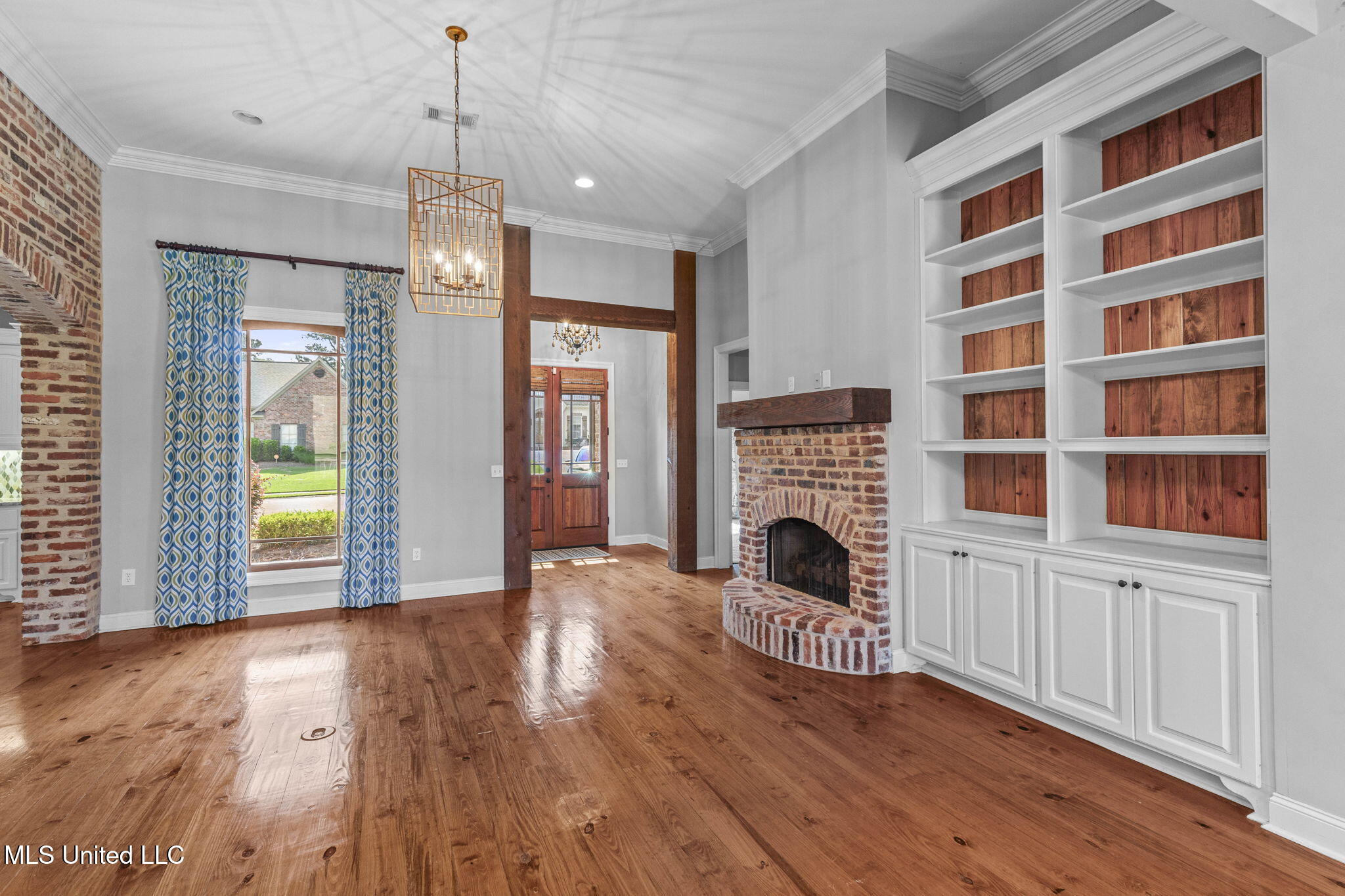 415 Deer Hollow Property Photo 9