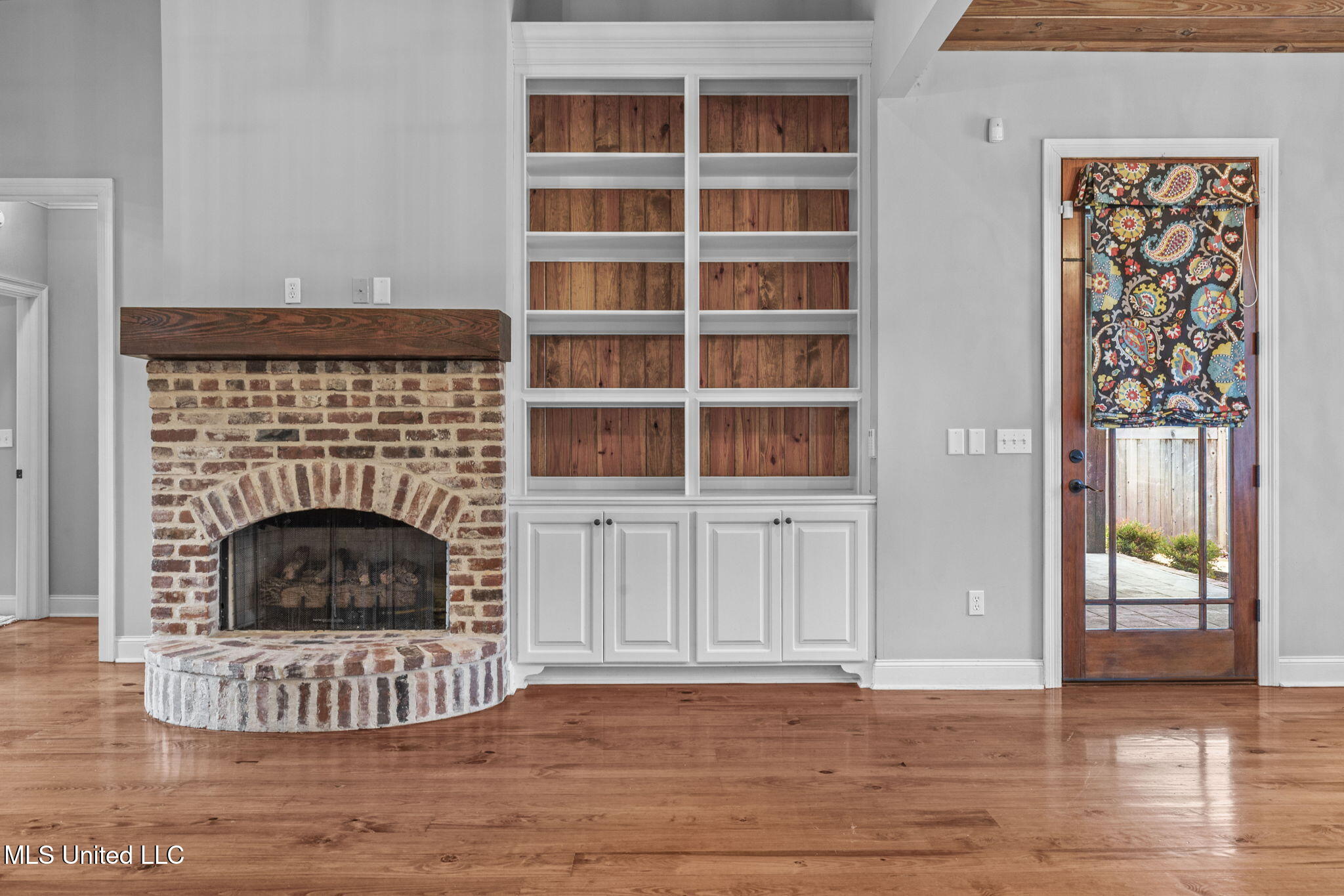 415 Deer Hollow Property Photo 11