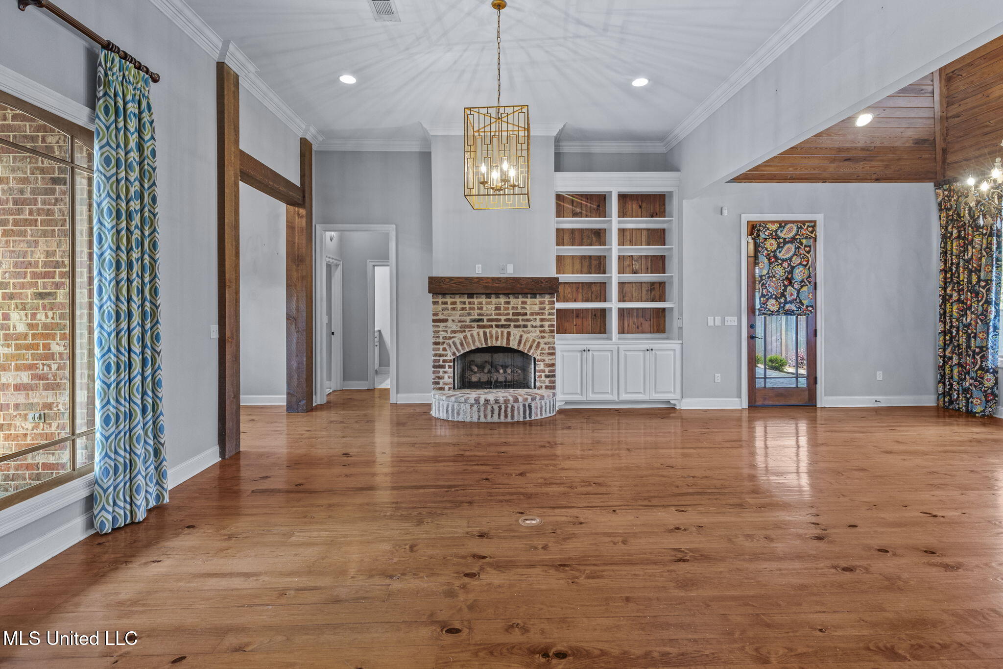 415 Deer Hollow Property Photo 12