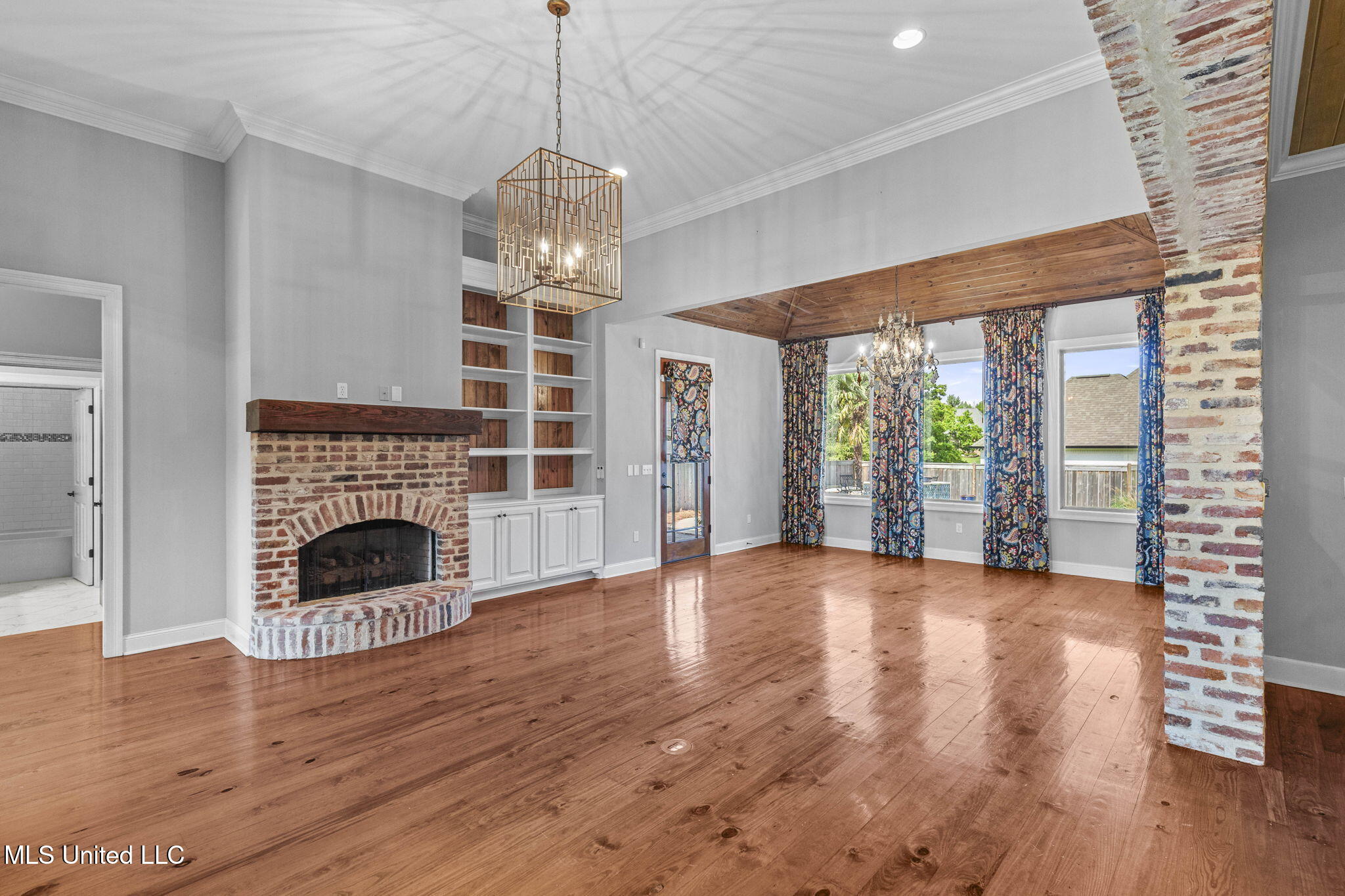 415 Deer Hollow Property Photo 15