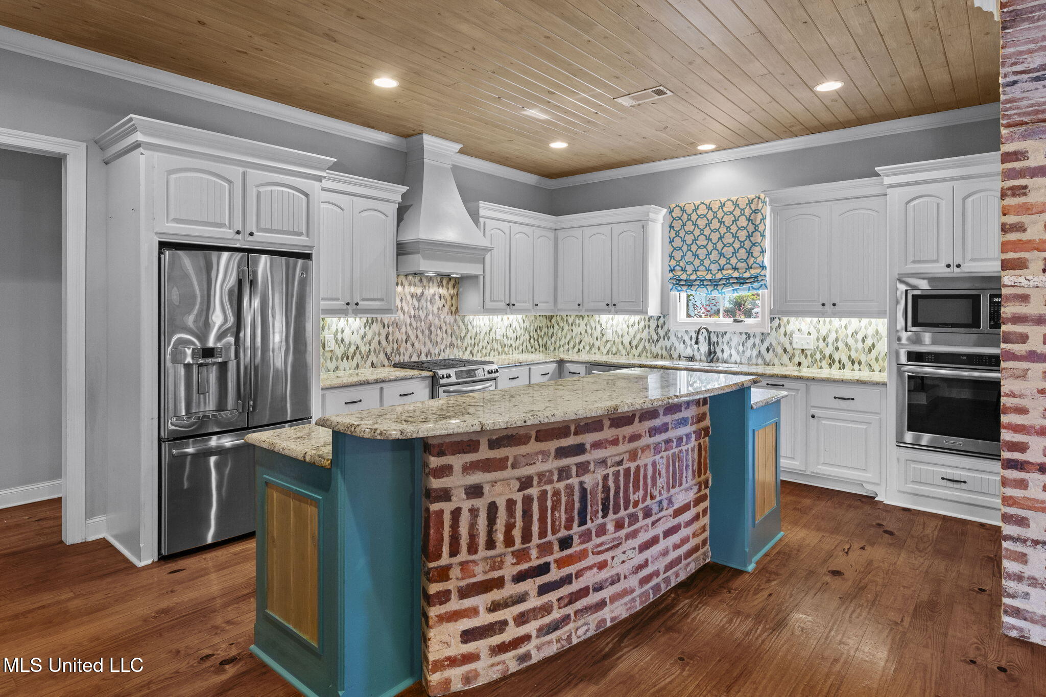 415 Deer Hollow Property Photo 21