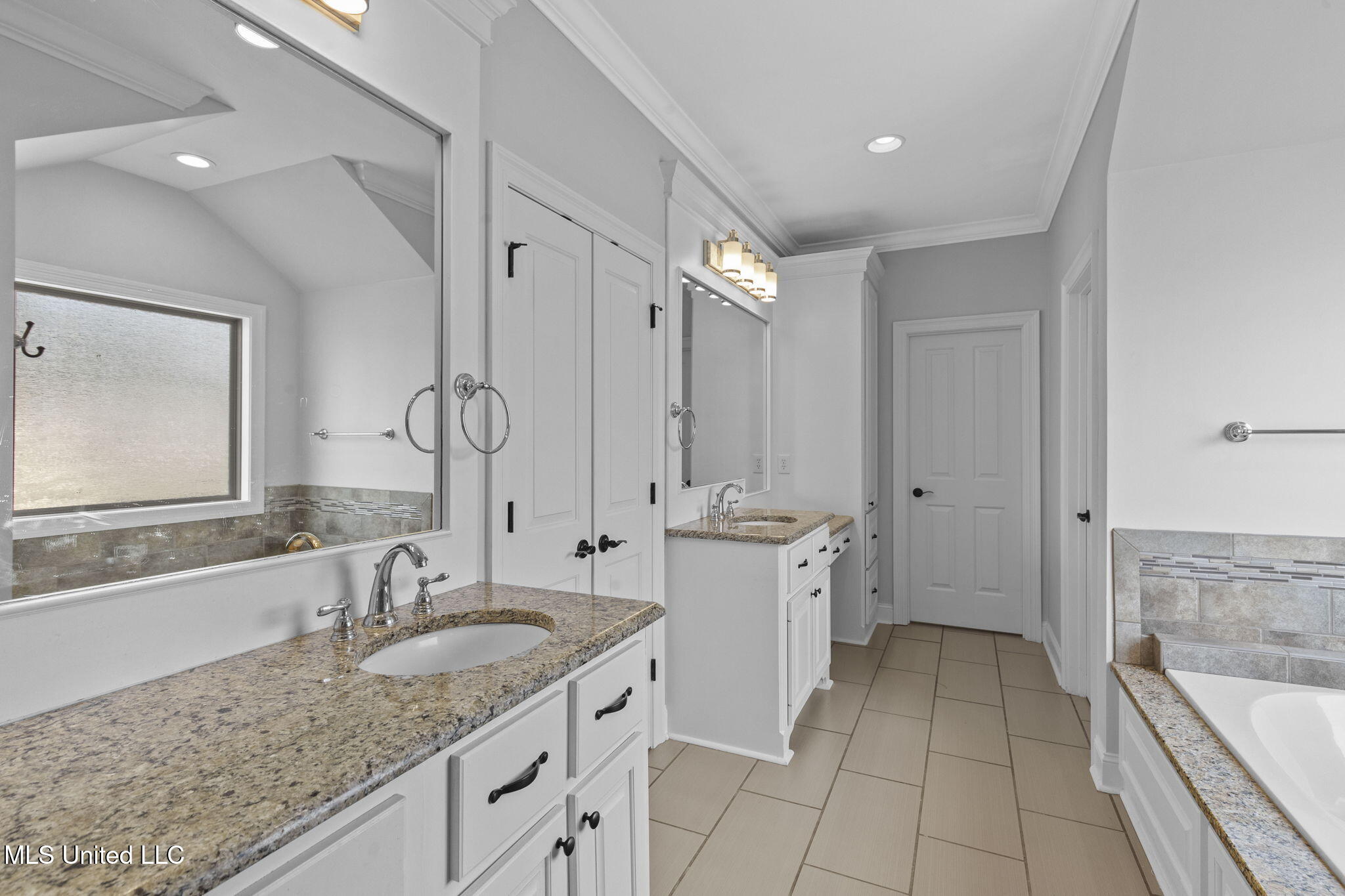 415 Deer Hollow Property Photo 38