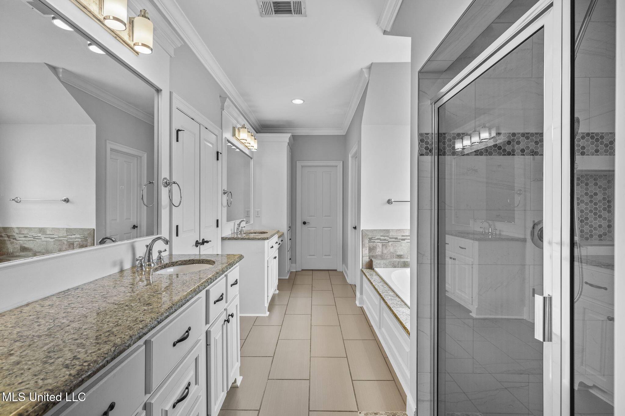 415 Deer Hollow Property Photo 39
