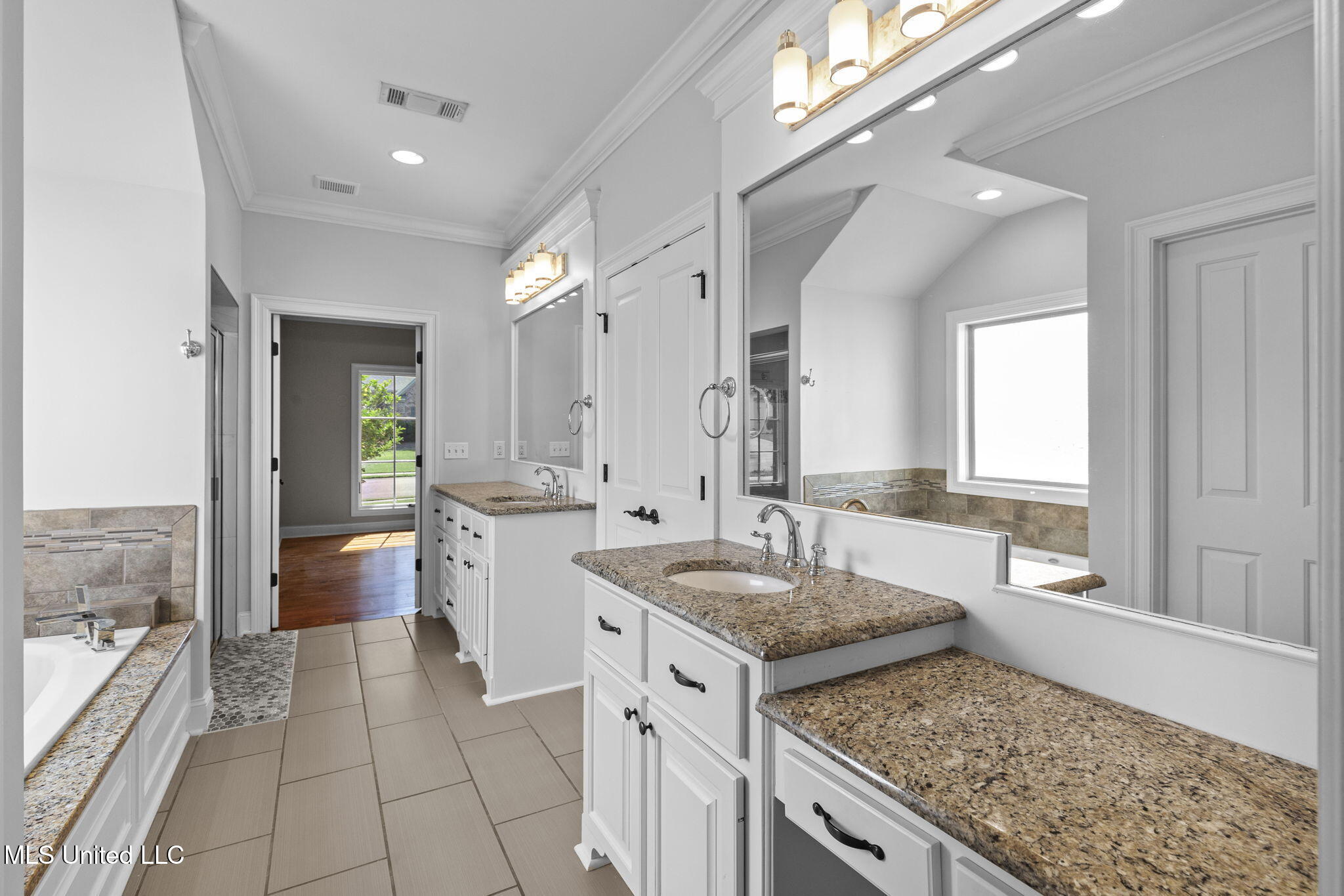 415 Deer Hollow Property Photo 41