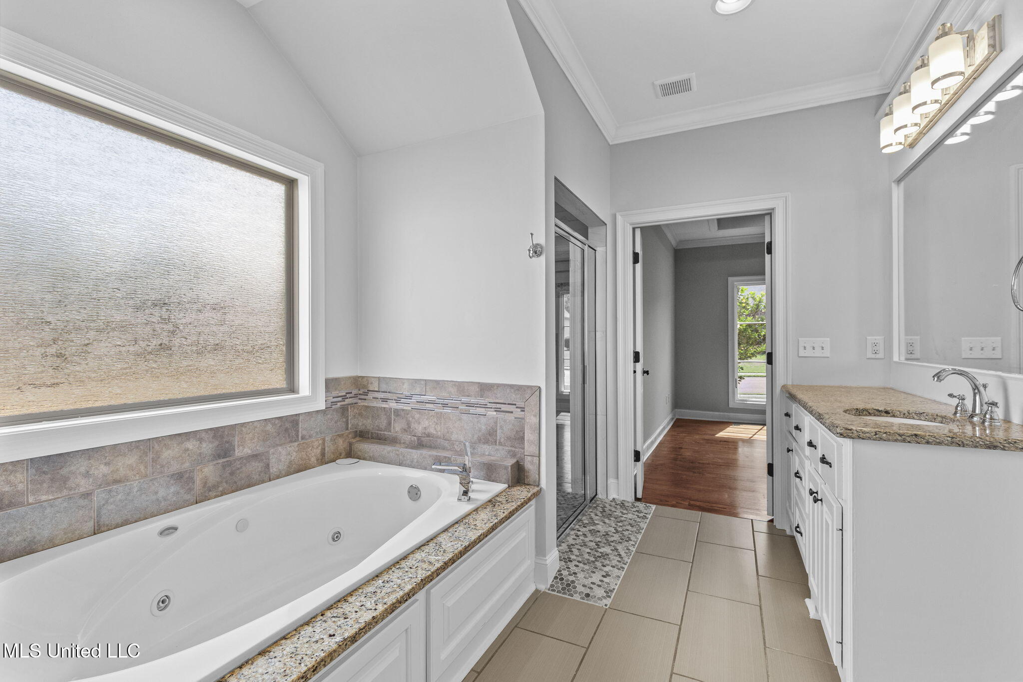 415 Deer Hollow Property Photo 44