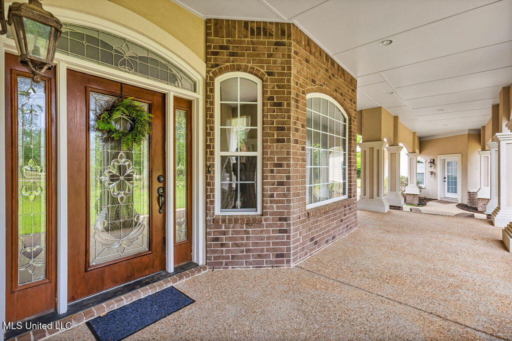 17000 River Place Property Photo 4