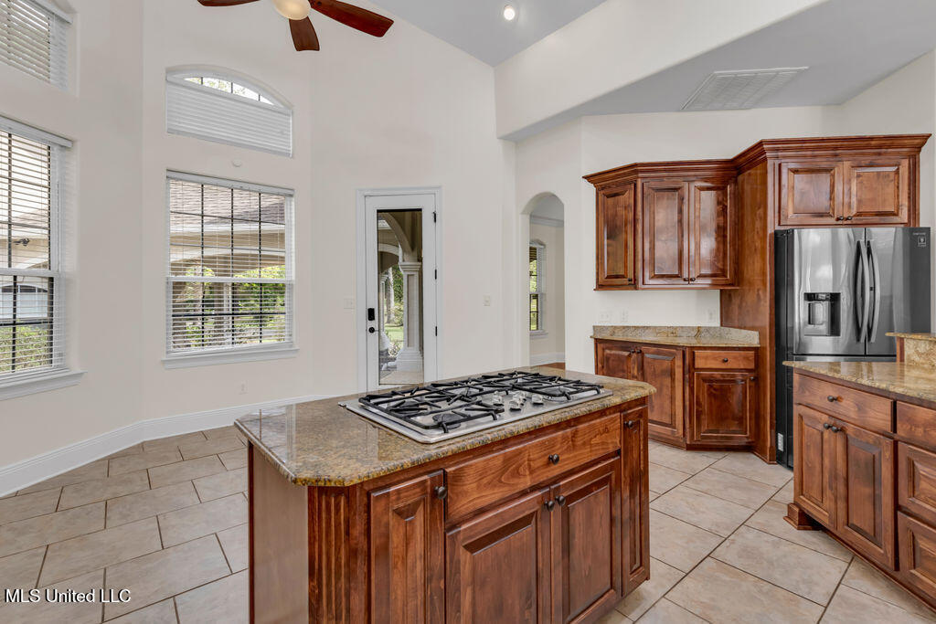 17000 River Place Property Photo 11