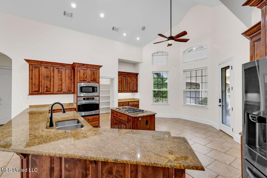 17000 River Place Property Photo 13