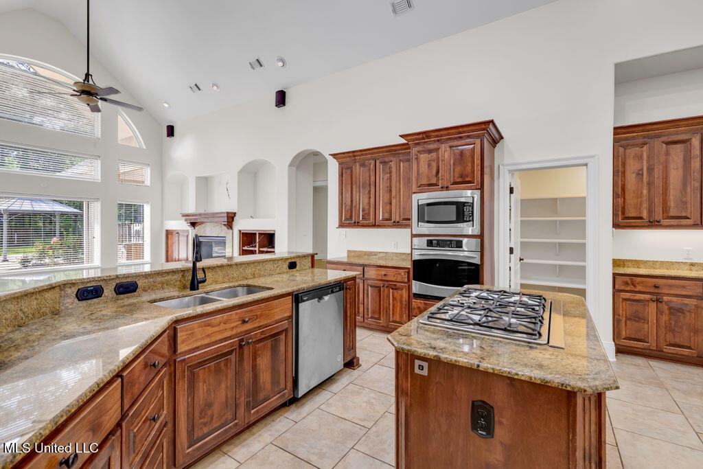 17000 River Place Property Photo 15