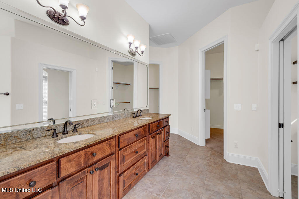 17000 River Place Property Photo 26