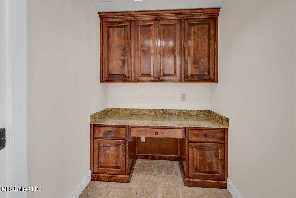 17000 River Place Property Photo 35