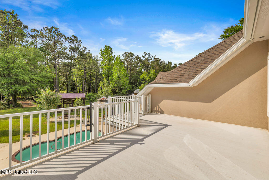 17000 River Place Property Photo 36