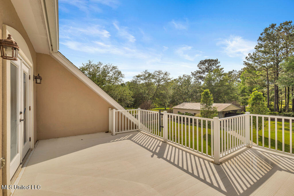 17000 River Place Property Photo 37
