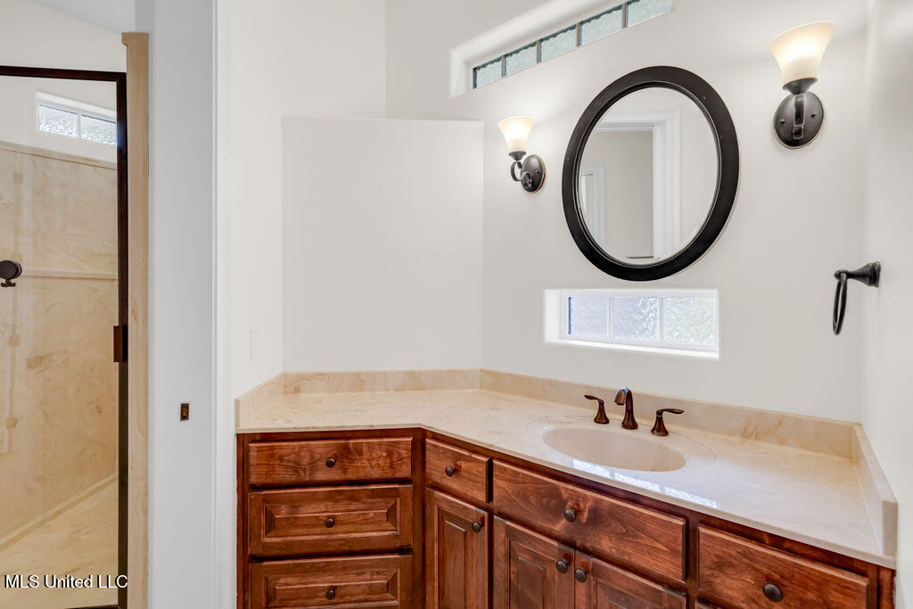 17000 River Place Property Photo 43