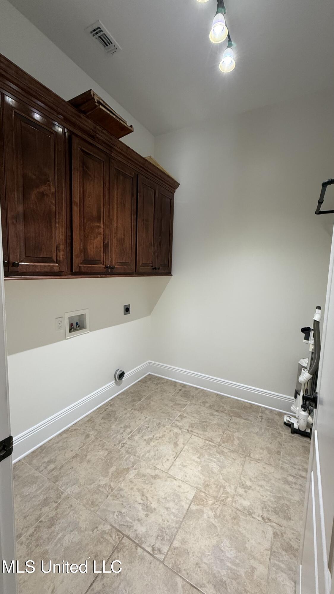 17000 River Place Property Photo 46