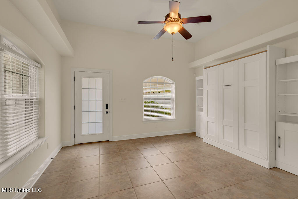 17000 River Place Property Photo 56