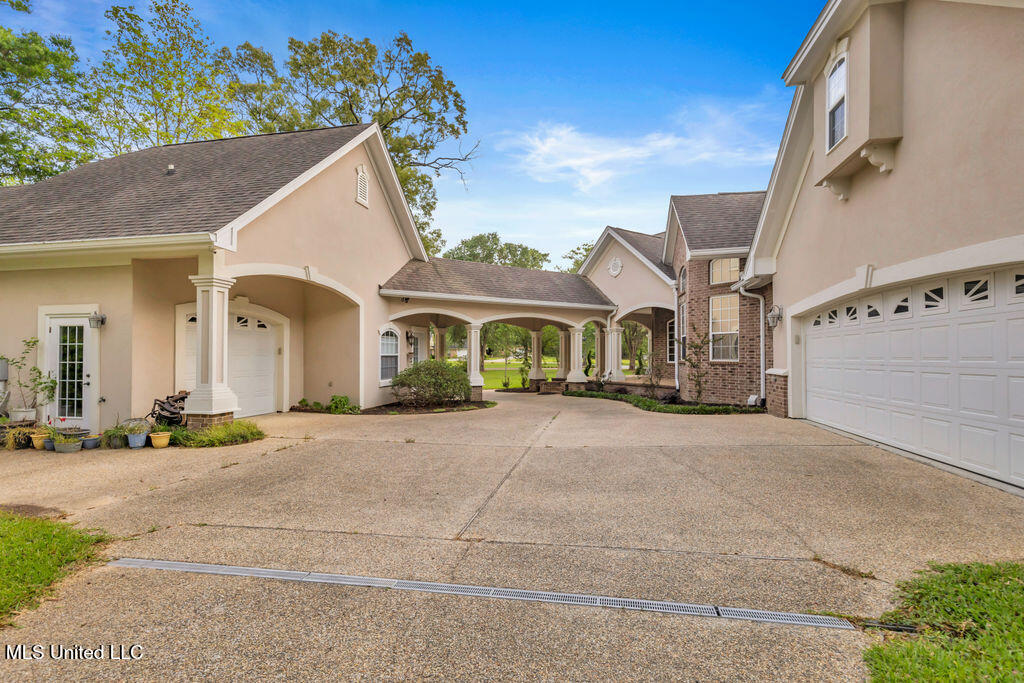 17000 River Place Property Photo 60