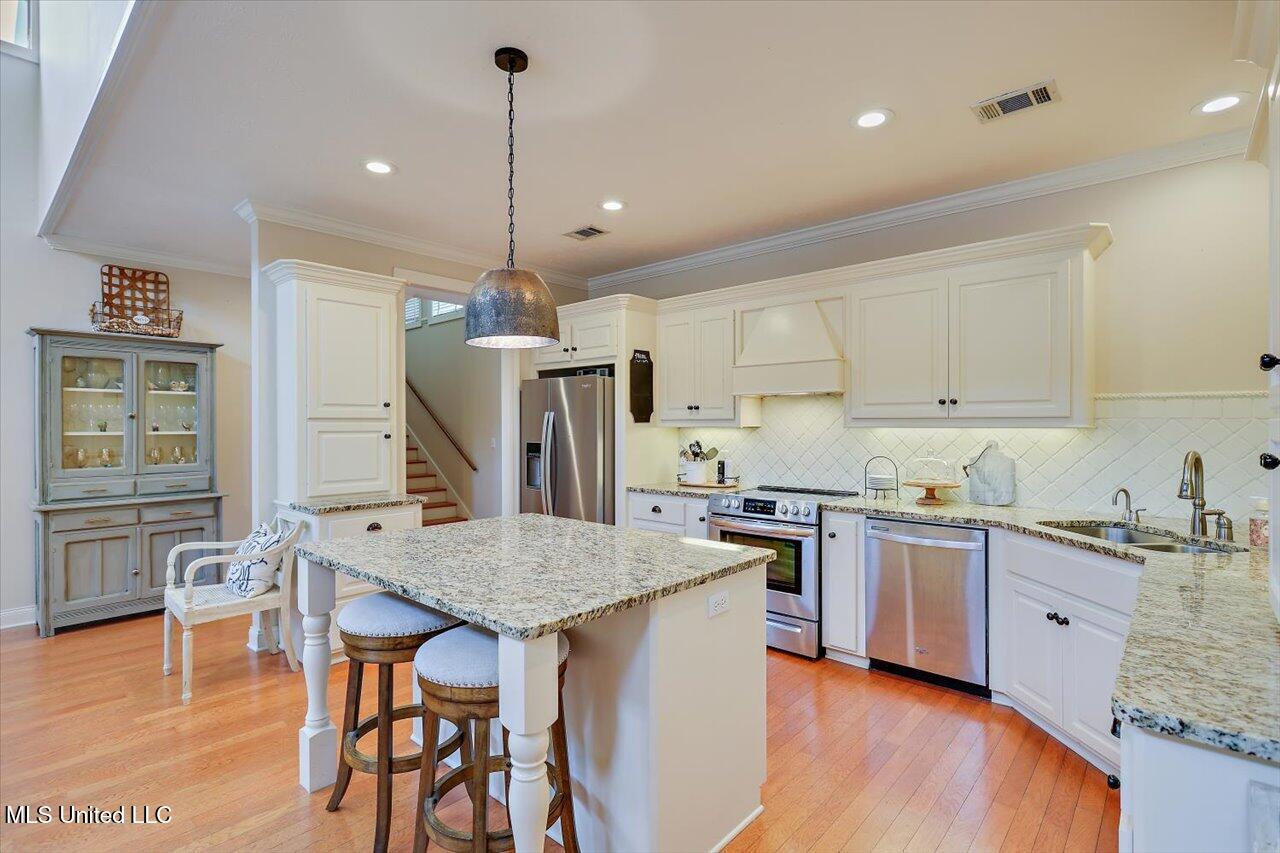 210 Planters Grove Property Photo 14