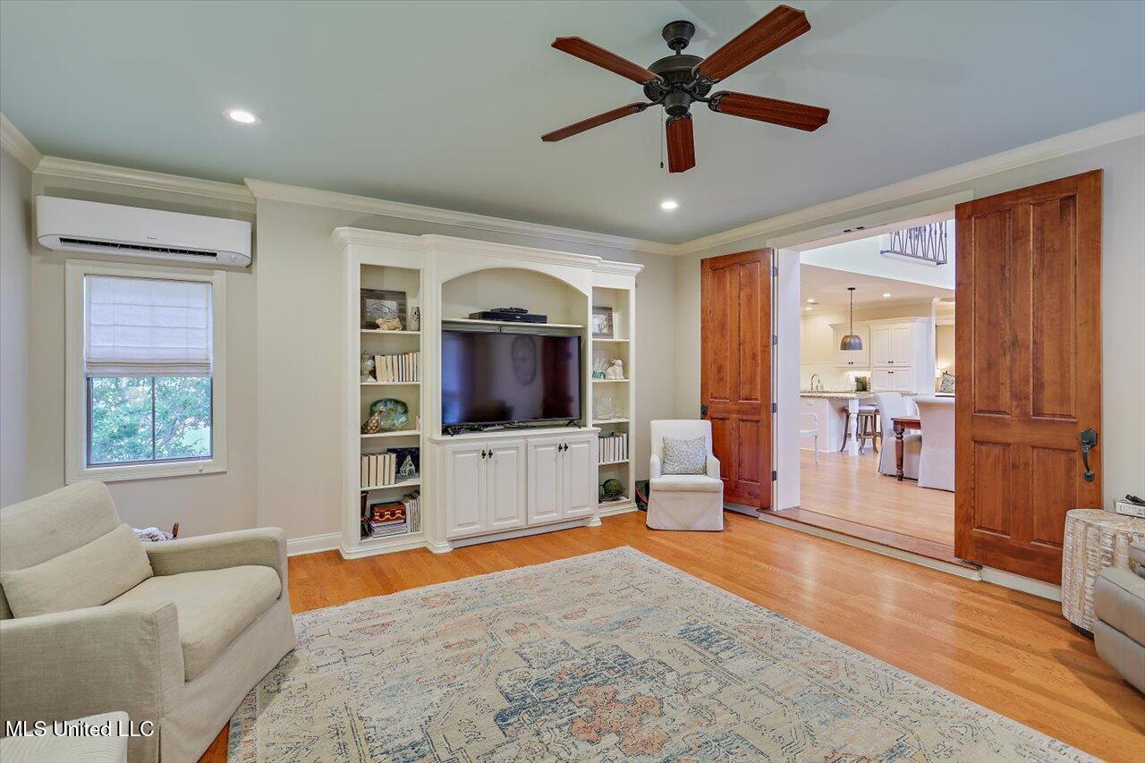 210 Planters Grove Property Photo 23