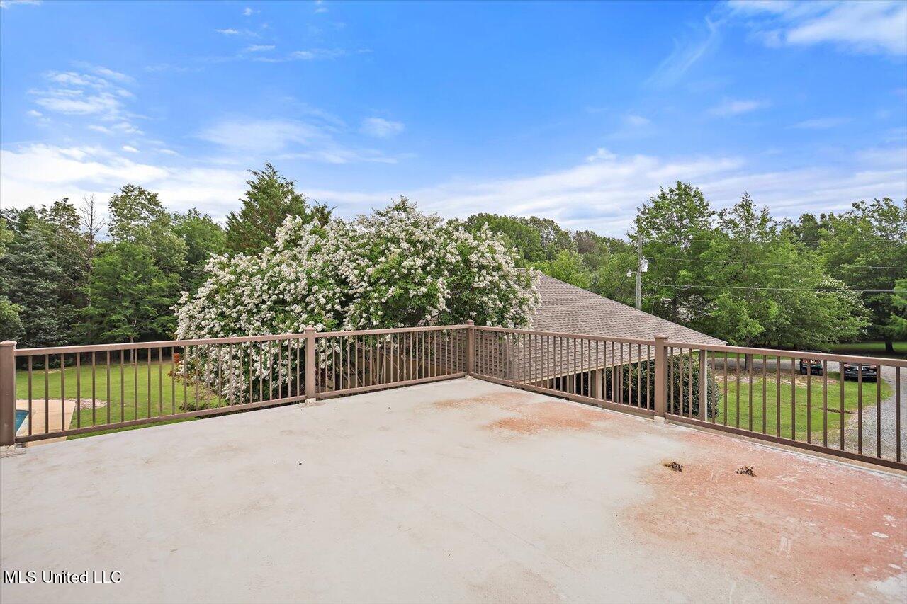 210 Planters Grove Property Photo 46