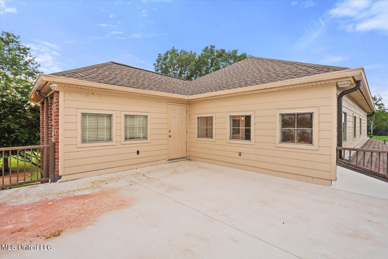 210 Planters Grove Property Photo 47