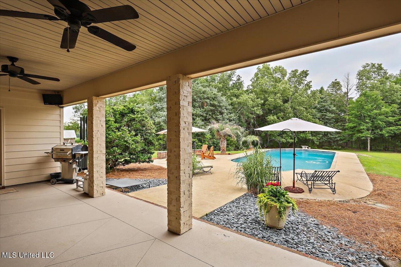 210 Planters Grove Property Photo 48