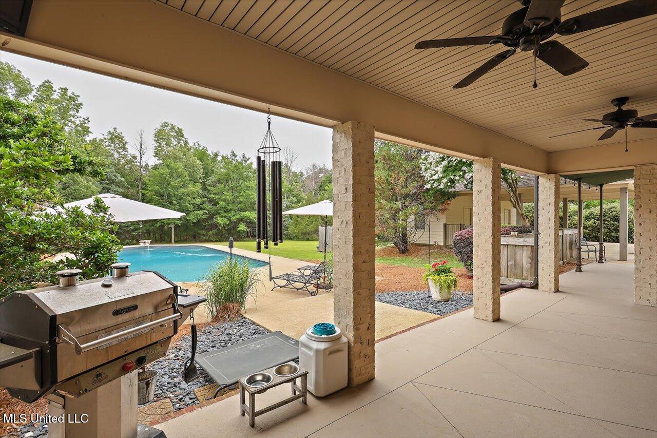 210 Planters Grove Property Photo 49