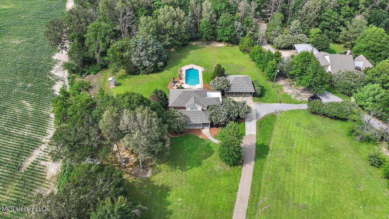 210 Planters Grove Property Photo 66