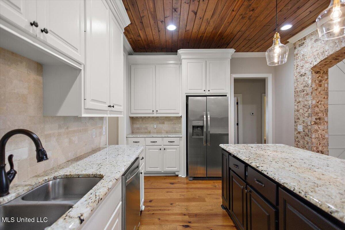 210 Penny Lane Property Photo 7