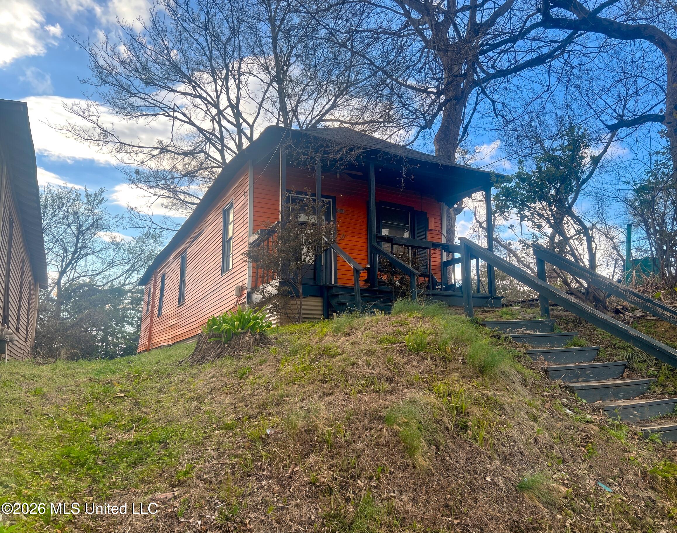 1002 Howard Street Property Photo 1
