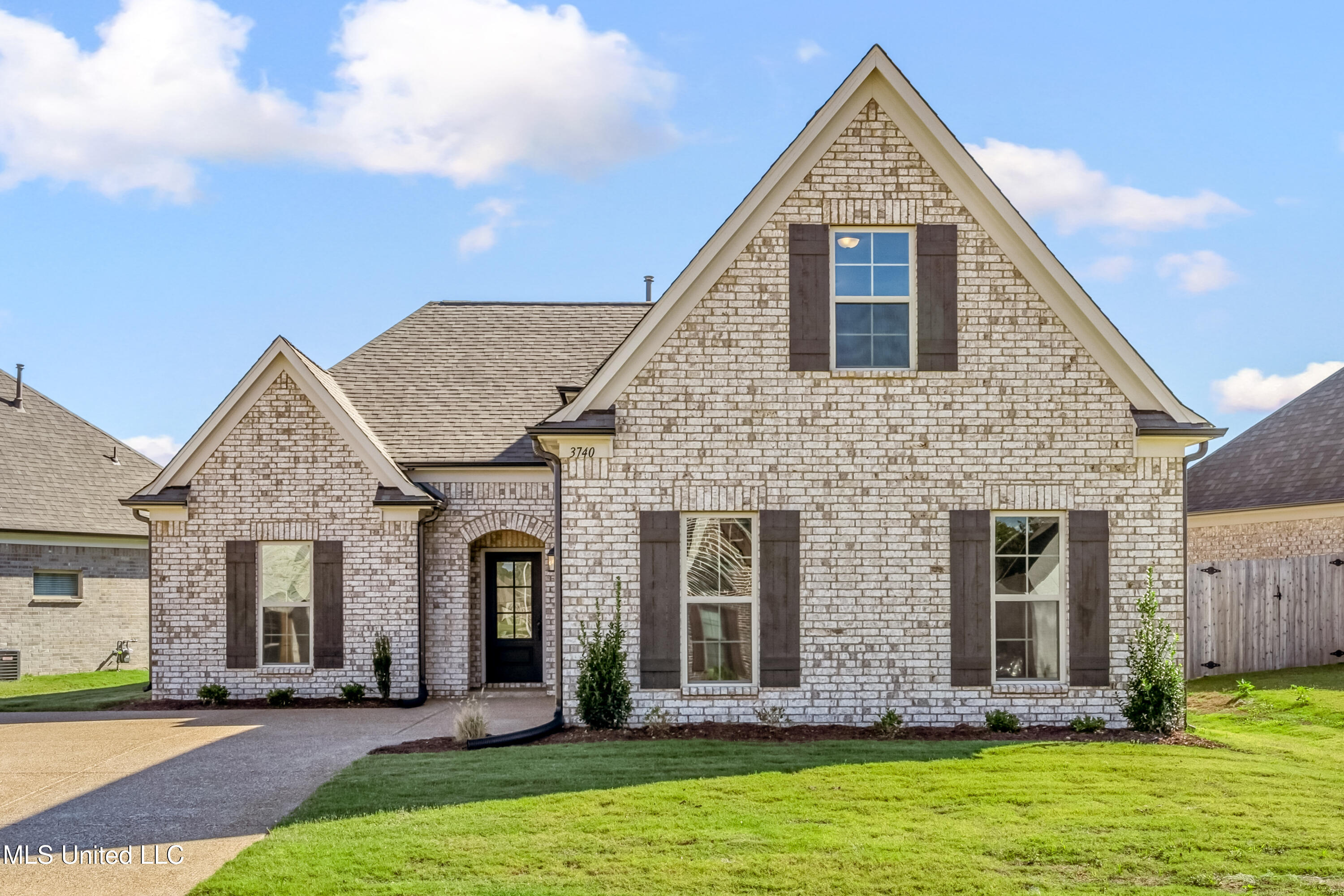 3740 Roland Drive Property Photo 4