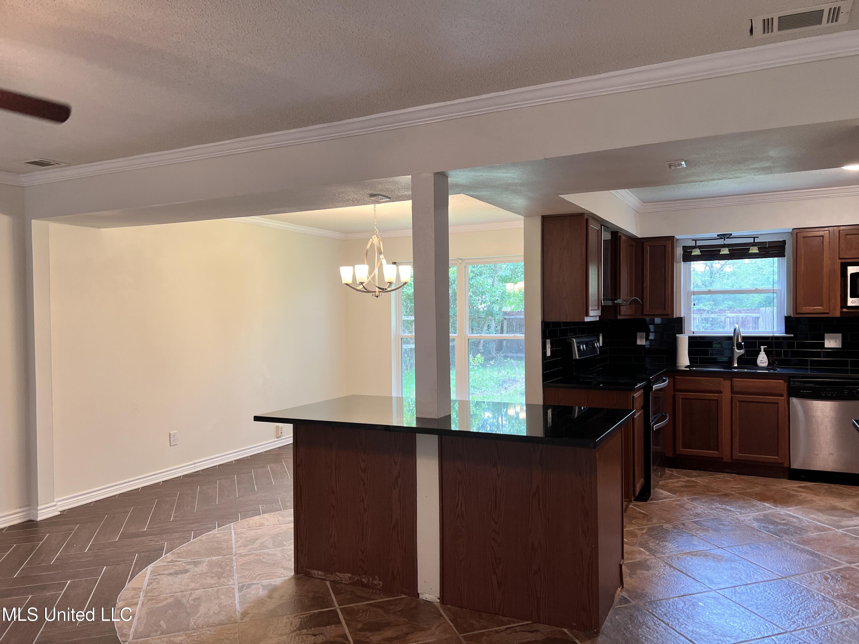 2418 Northridge Drive Property Photo 5