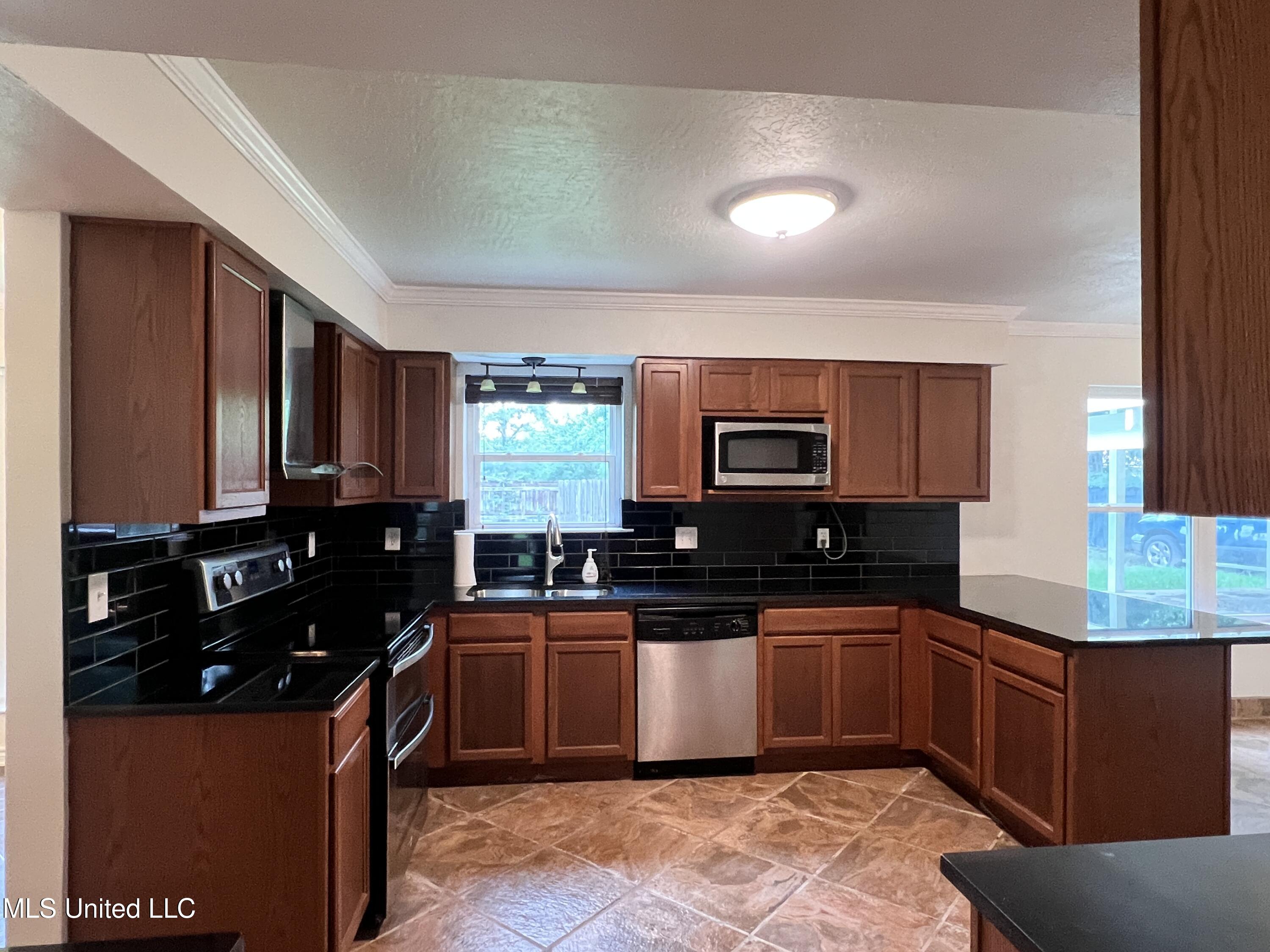 2418 Northridge Drive Property Photo 8