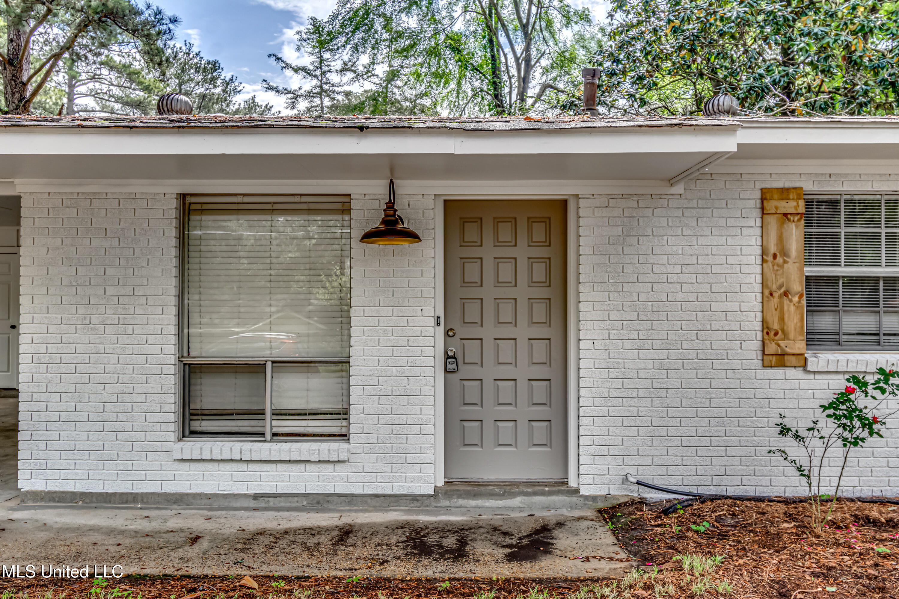204 Turtle Creek Drive Property Photo 2