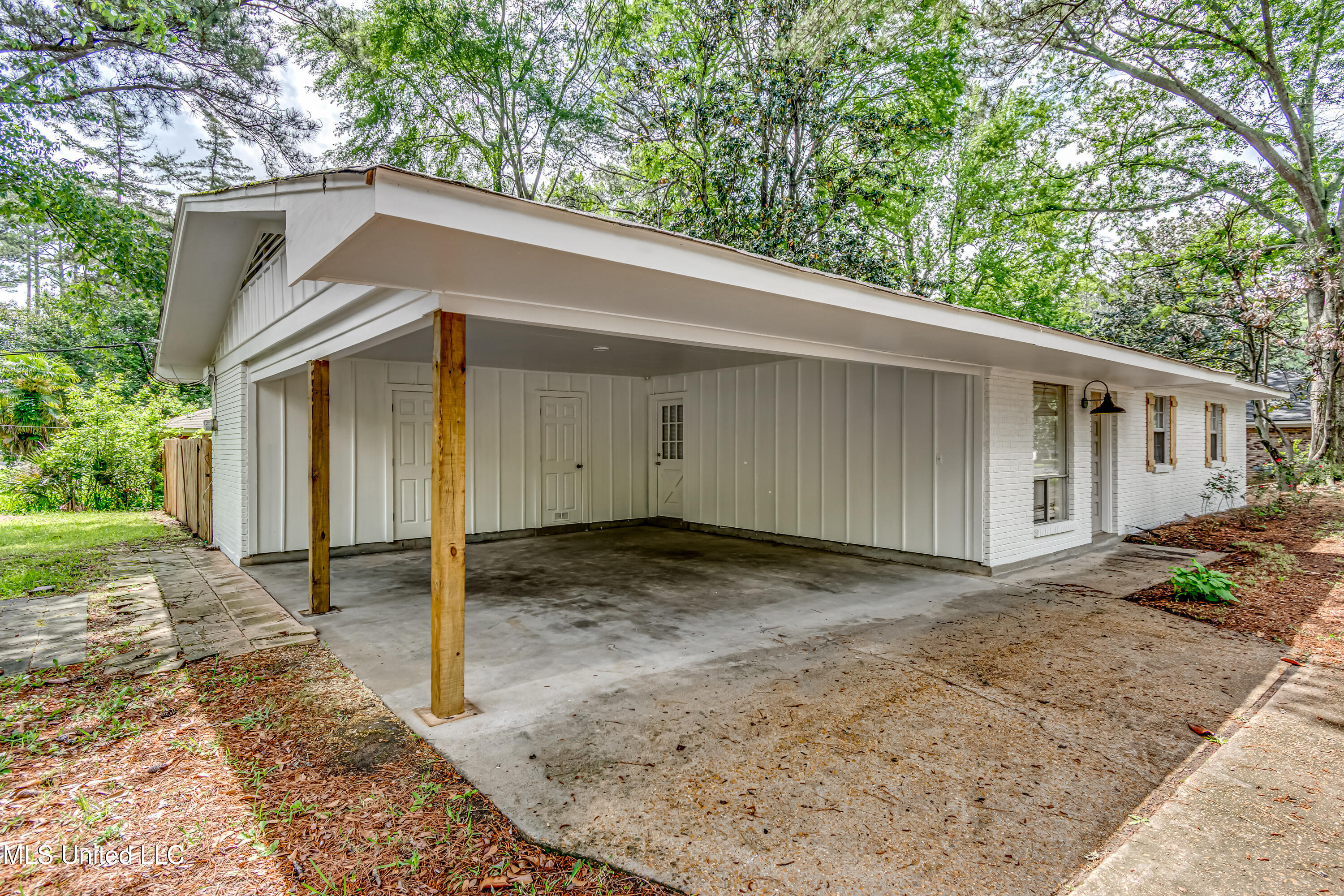 204 Turtle Creek Drive Property Photo 6