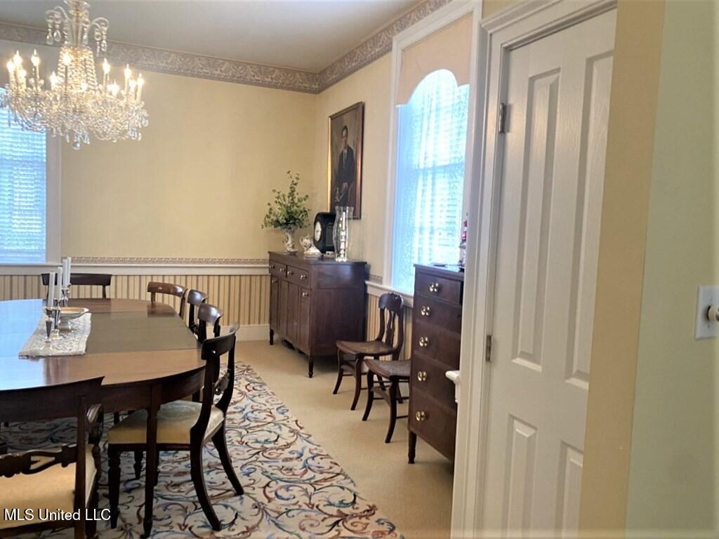 707 State Street Property Photo 10