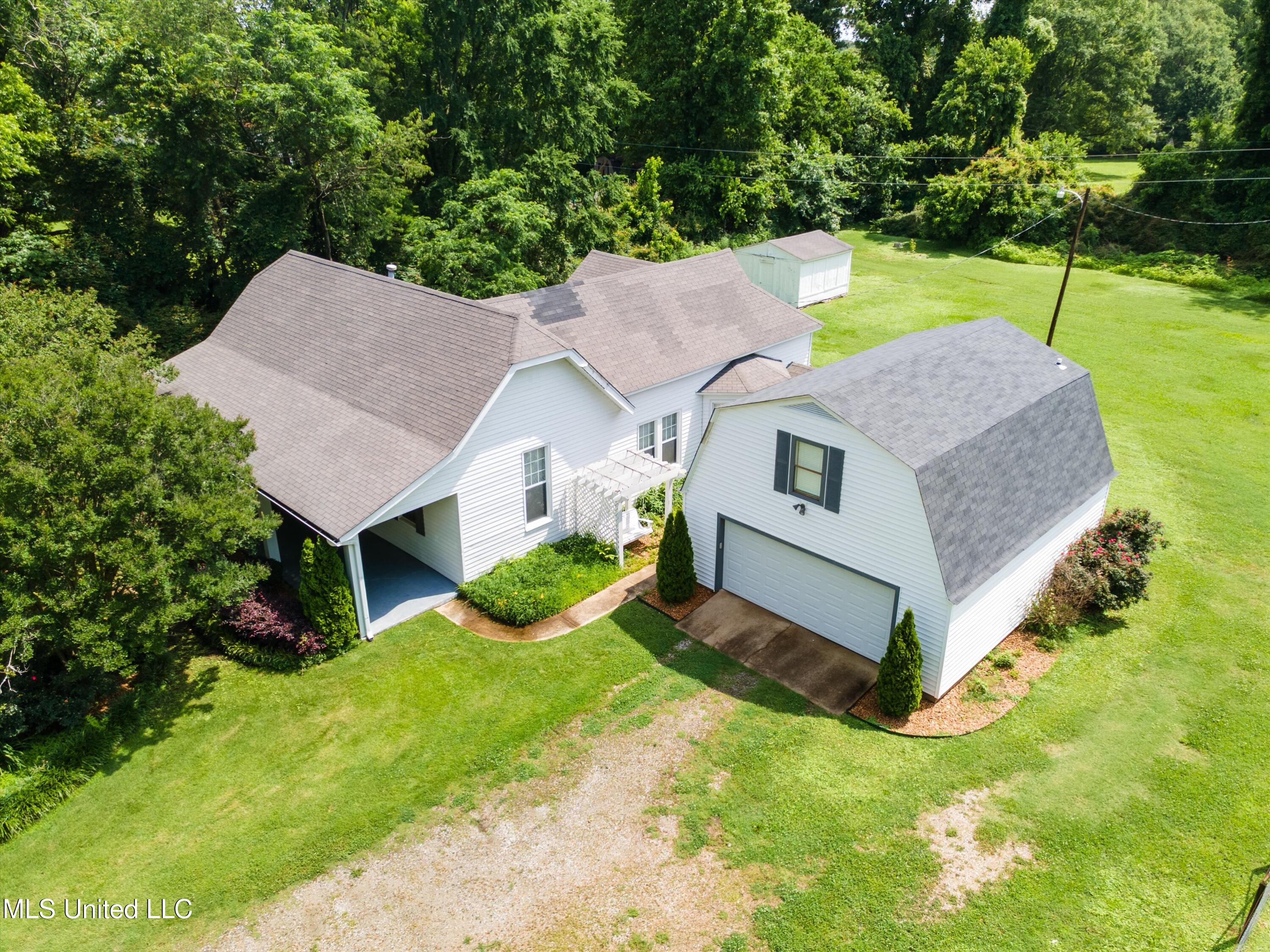 5926 Horn Lake Road Property Photo 1