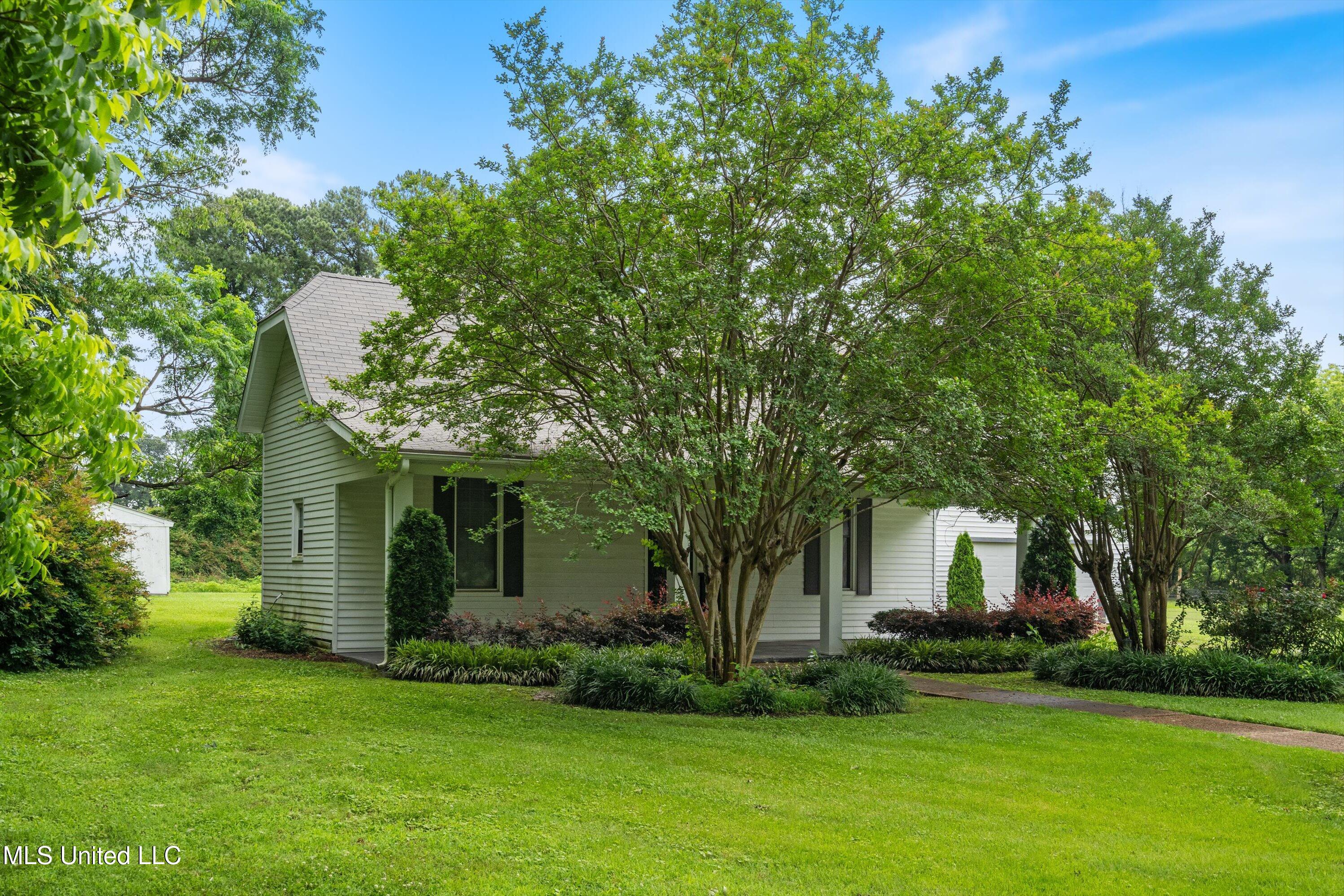 5926 Horn Lake Road Property Photo 3