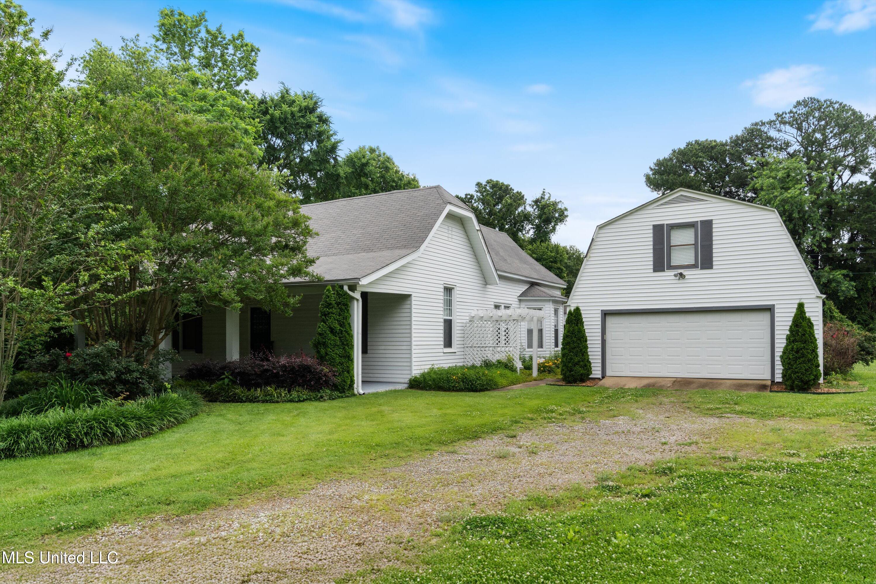 5926 Horn Lake Road Property Photo 4
