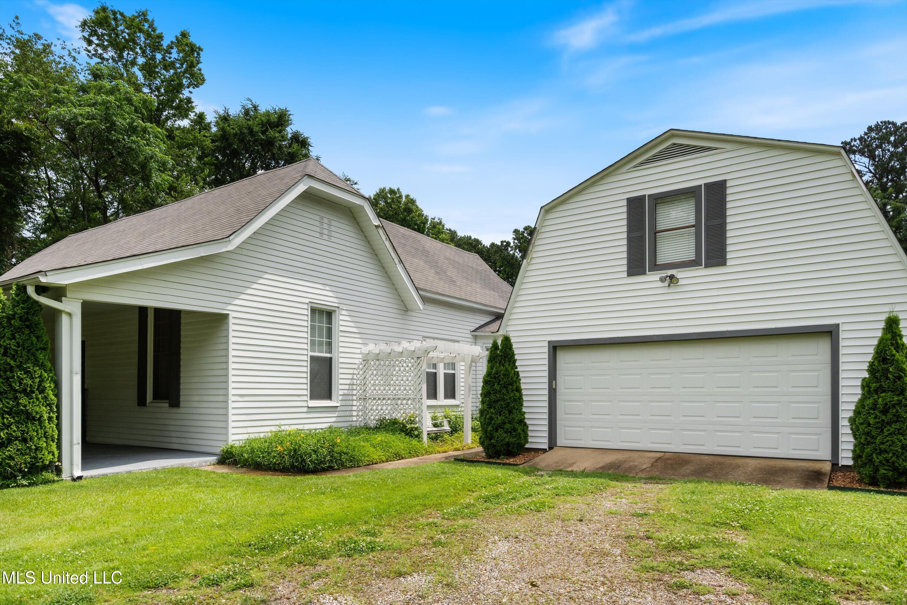 5926 Horn Lake Road Property Photo 5