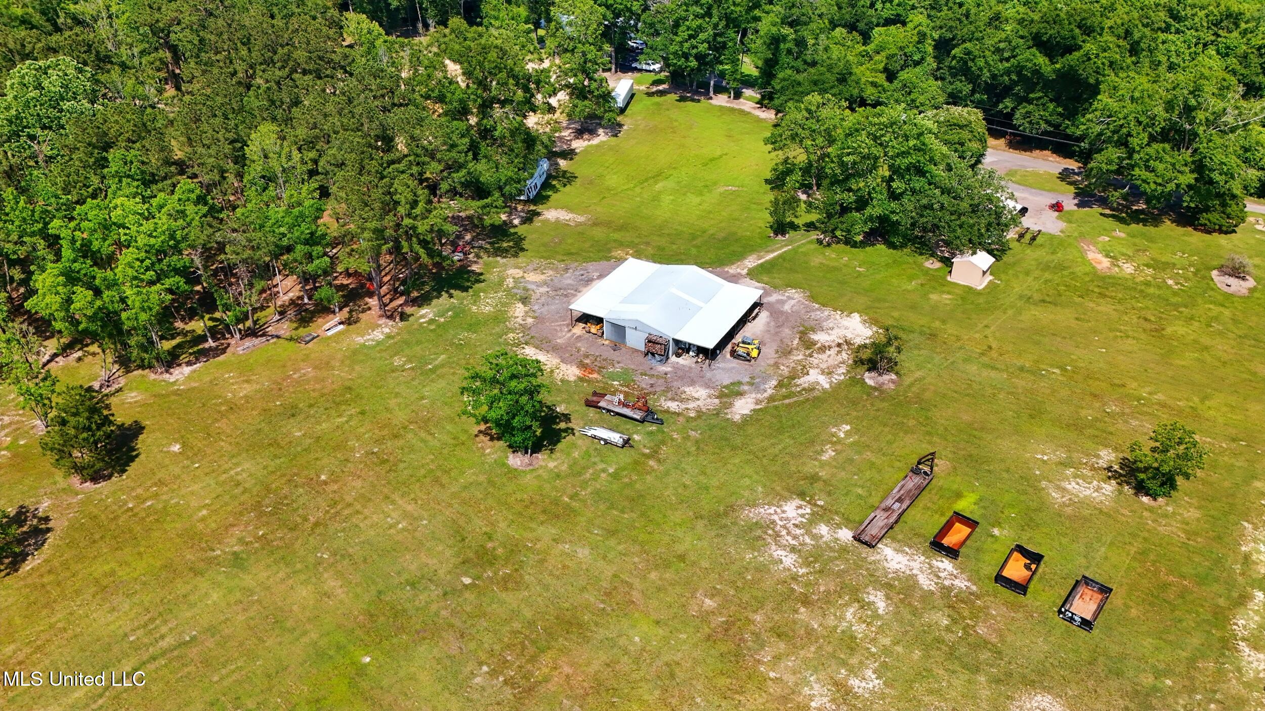 271 Bobby Lane Property Photo 3
